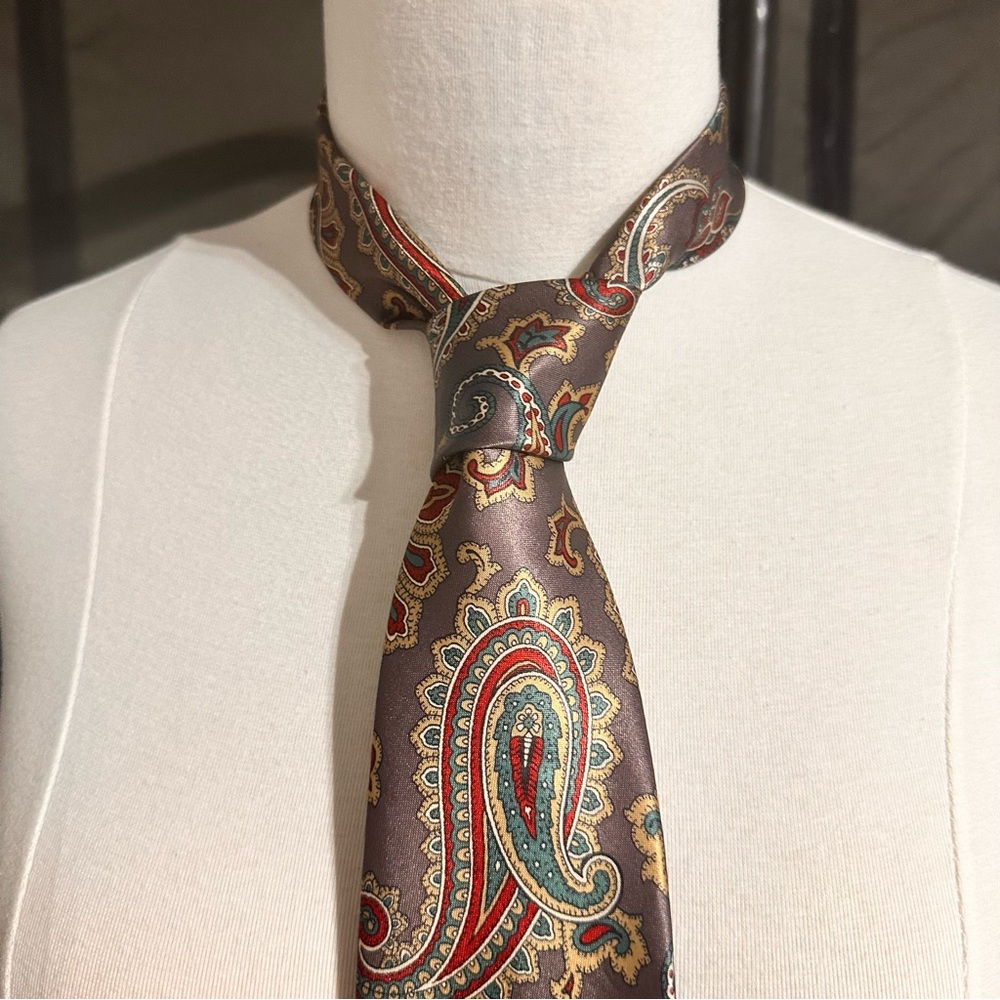Camden Court Men’s Necktie Gray Multicolor Presley Office Classic